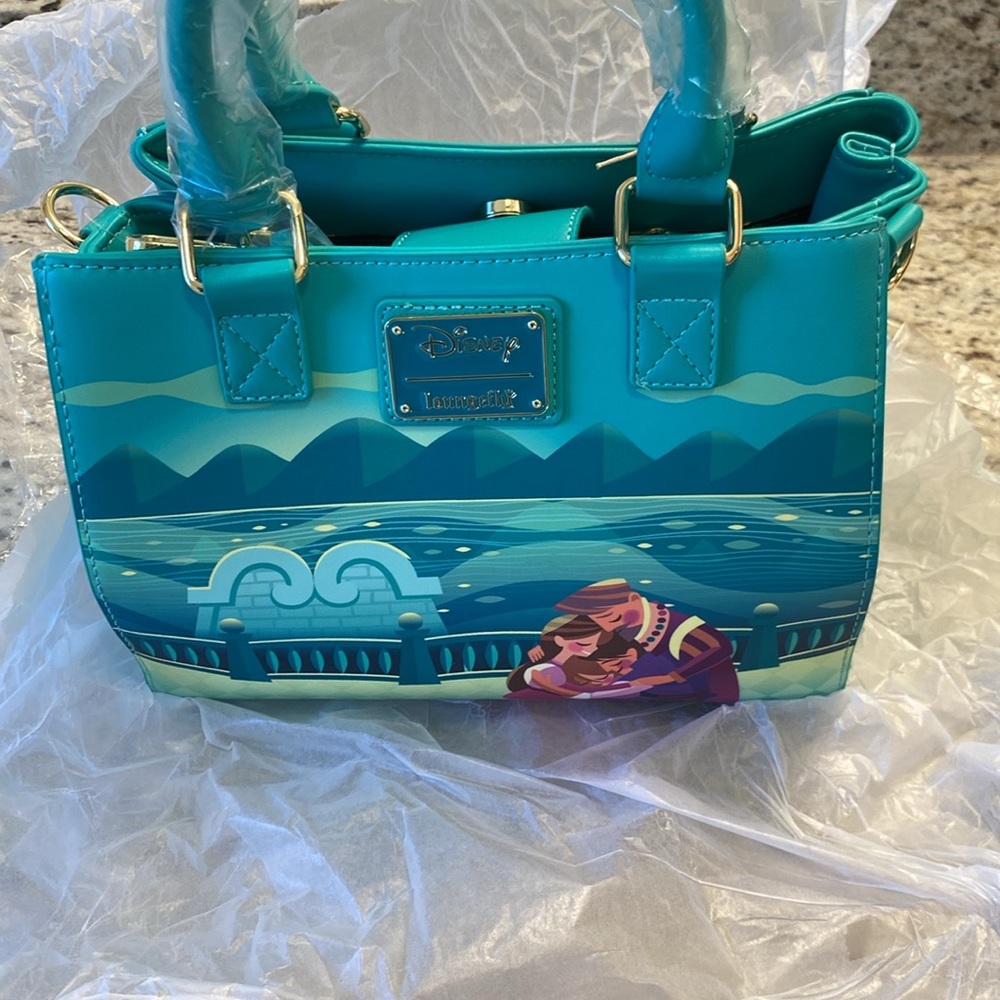 ✨✨SOLD✨✨Loungefly Disney Tangled Rapunzel Castle Glow in the Dark Crossbody Bag - Picture 3 of 14